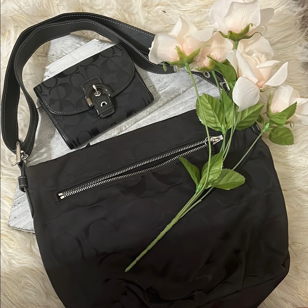 Coach Black Shoulder Bag Classic Leather Design